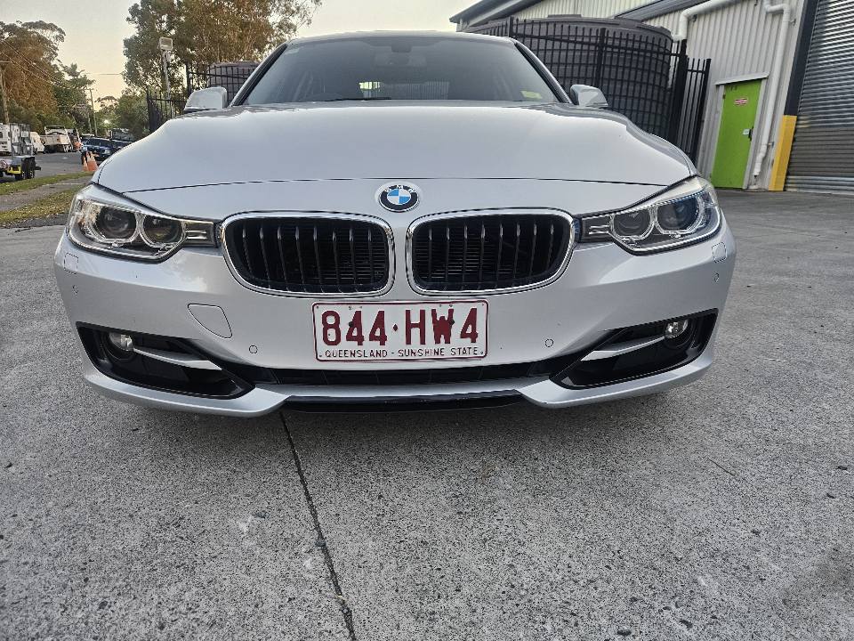 2013 BMW 320i sport f30 3.jpg